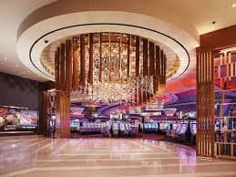Antarmuka Wild Fireworks menampilkan gulungan slot dengan simbol bertema kembang api dan tombol putar